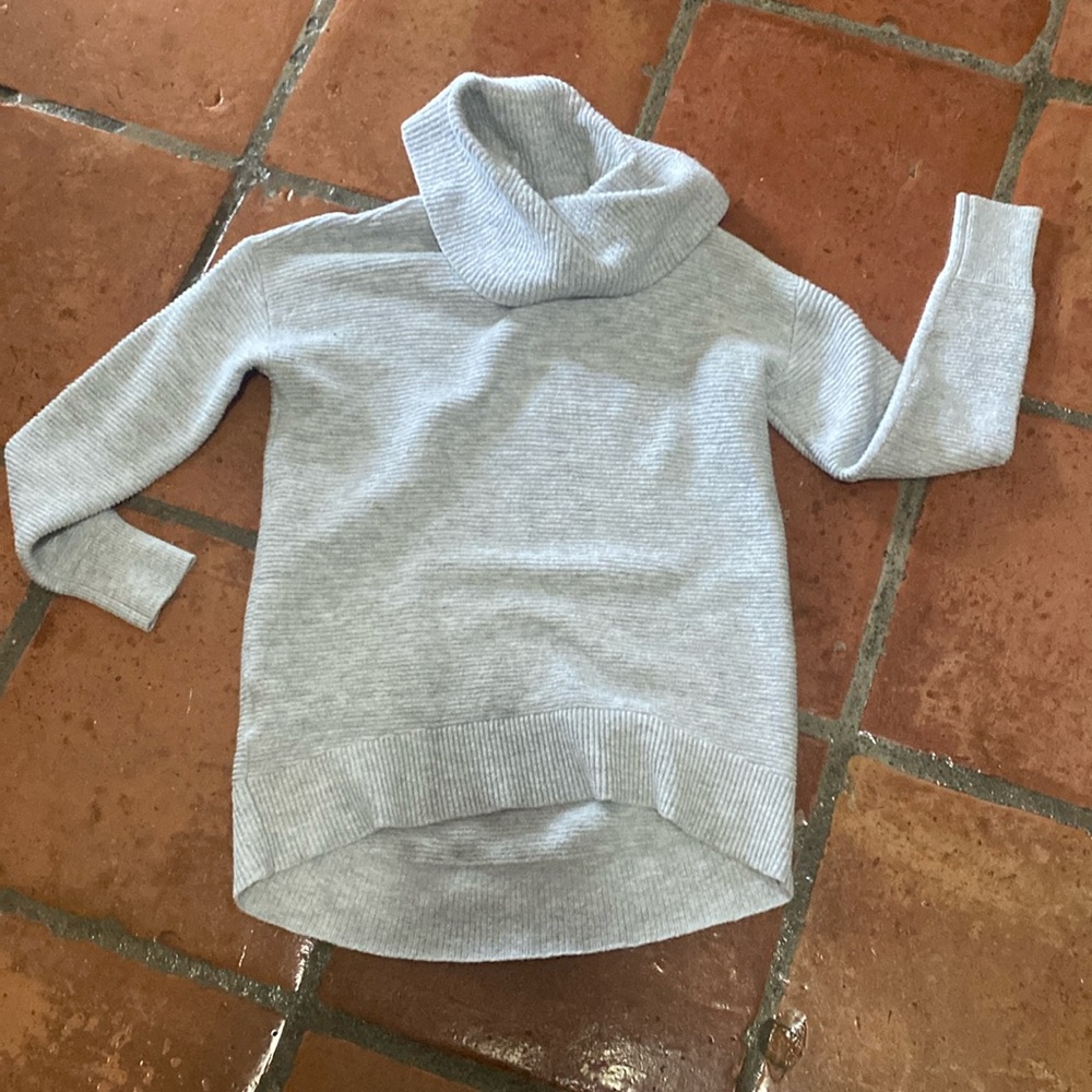 Loft, extra small cow, neck, gray sweater